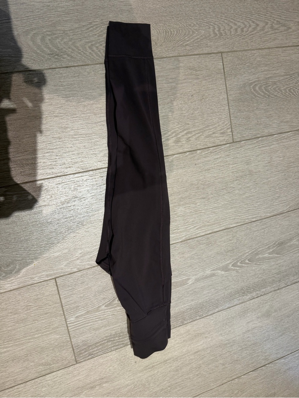 Vuori High-Waist Sangria Active Leggings with Drawstring - Picture 5 of 7